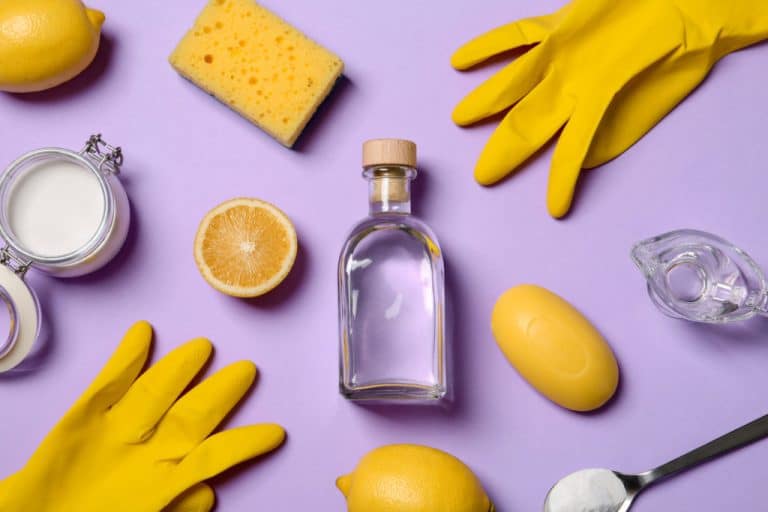 produits ménagers vinaigre blanc savon citron gants de ménage