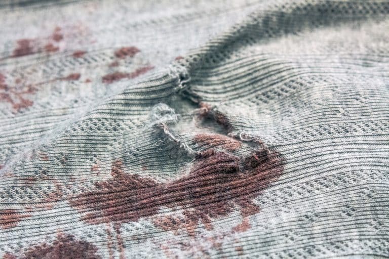 taches de sang sur un vêtement