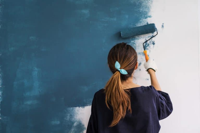 peindre un mur peinture au rouleau