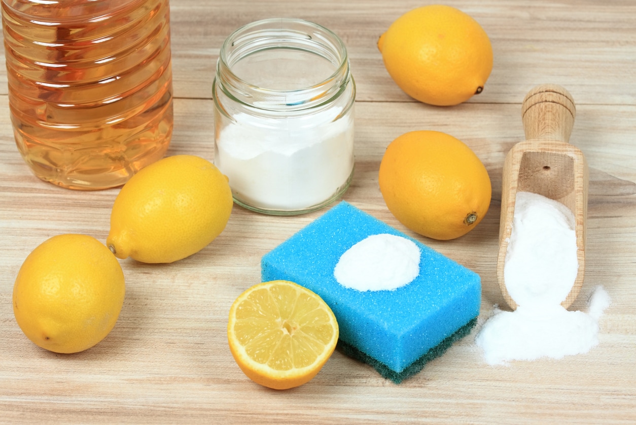Bicarbonate : 6 produits à lui associer pour éliminer la saleté