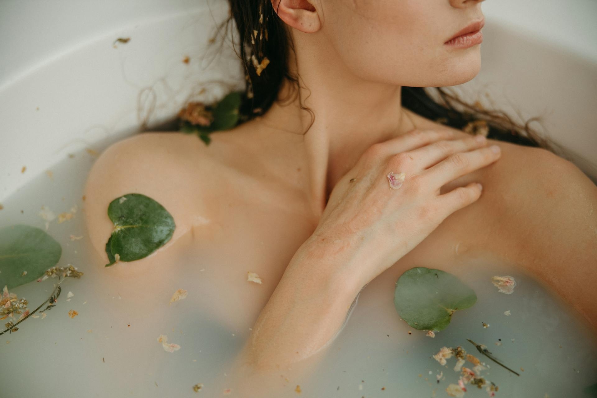 Transformer l'eau du bain en alliée du quotidien : 7 usages futés et insoupçonnés