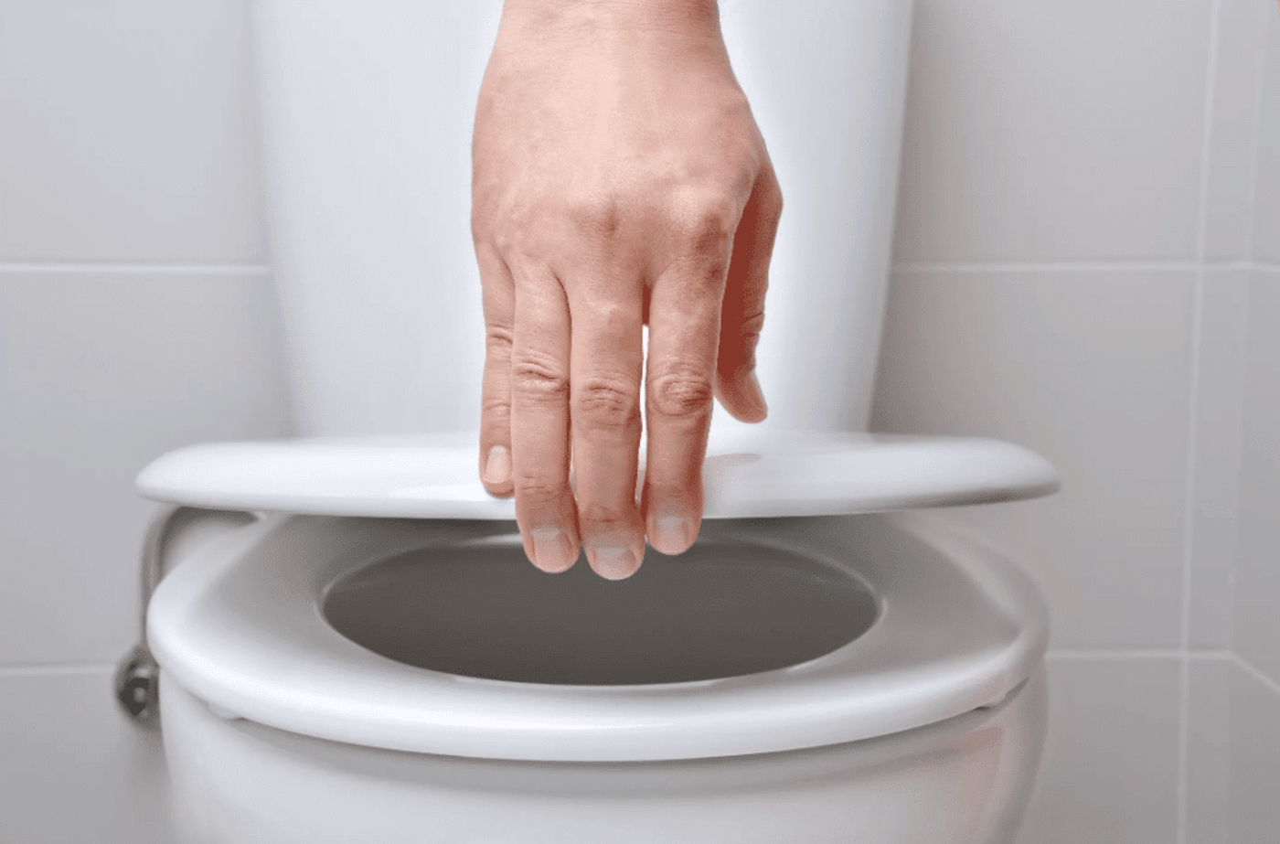 Les fausses bonnes idées qui sabotent votre sanibroyeur (et empirent le blocage)
