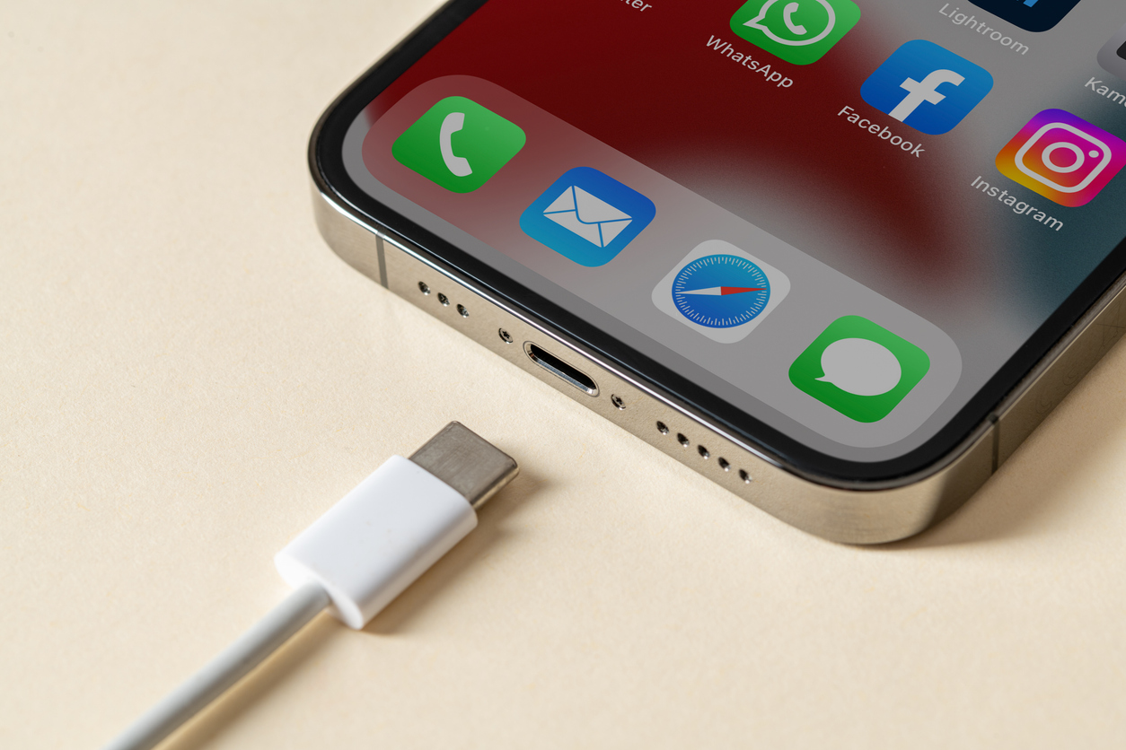 Votre chargeur branché sans téléphone vous coûte plus que vous ne le pensez