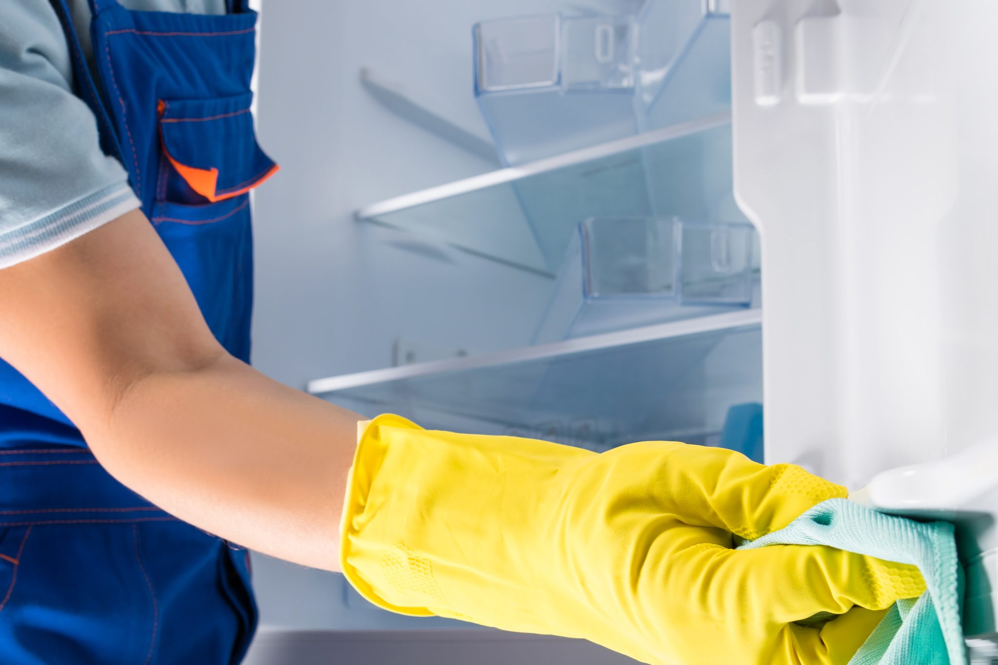 L’entretien malin à faire sur votre frigo en octobre pour payer moins cher tout l’hiver